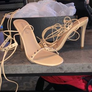 Never Worn will accept reasonable offers :)